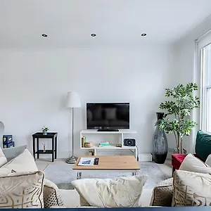 Stylish 2br Chelsea Penthouse With Private Rooftop London