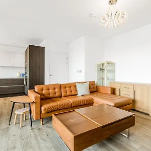 Bright 1 Bdr With Terrace & Great Travel Links