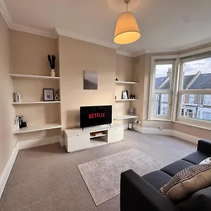 Modern 2 Bed Kensal Rise - Easy Access Apartment *