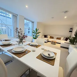 Sophisticated 2 Bed Apartment, Hyde Park Apartment *