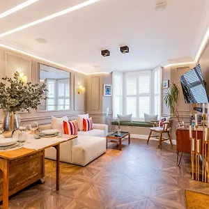 Stylish 2br Flat W Gardn In Wood Green, 2 Min Tube * London