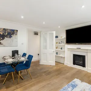 Stylish 2 Bedroom Flat In Prime Location Up To 5 Guests * London