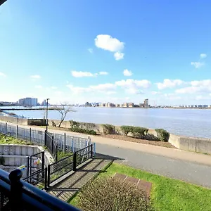 Unique 2-bedroom With River Views! Apartment *