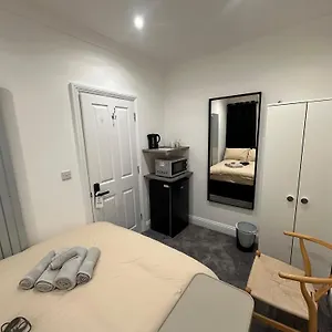 Guest house Central London Room *