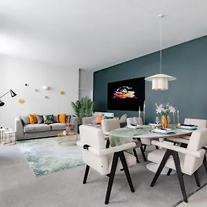 Off Oxford Circus! Large Unique Artist's Family And Friends Apartment *
