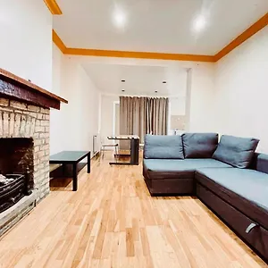Modern 5-bed With Garden & Spectacular Views Holiday home London