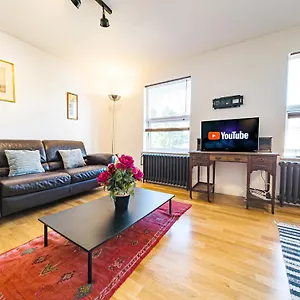 Spacious 2 Bedroom In Hackney Apartment