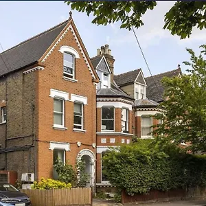 2 Bed Garden Flat West Dulwich Free Street Parking Apartment *