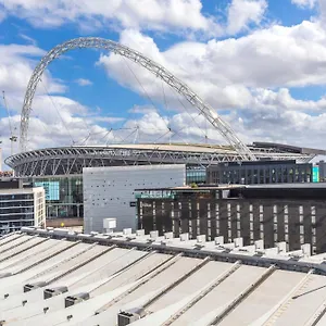 Modern, Stylish, Canalside Penthouse Next To Wembley Stadium! *