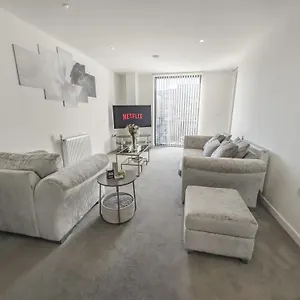 Apartment Greenwich With A River View & Balcony Near The 02 Arena & North Greenwich With Free Wifi & Fast Links Into London
