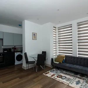 Tranquil 1br In Hendon London