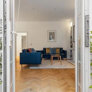 Trendy South Kensington Flat Near Museums & Tube