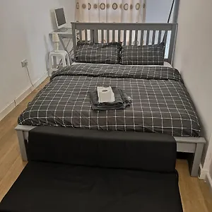 Lascelles House - A Few Mins To Us Embassy, Battersea Power Station & Homestay *