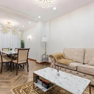 Metro Majesty 5-bedroom Gem In South Tottenham