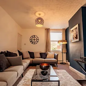 Stylish 4bd Modern Flat In Peaceful Tadworth * Purley