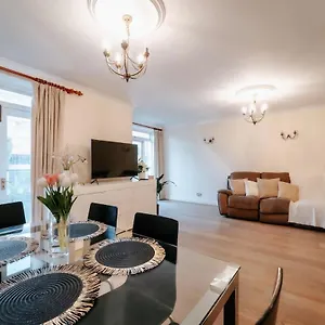 Modern 2-bedroom Next To Chelsea Stadium