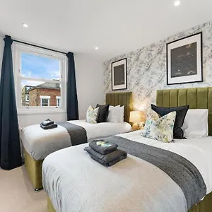 Apartment Stunning 4 Bedroom Abode In Zone 1 - Balcony - Sleeps 9 London