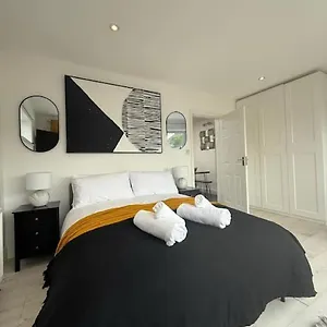 Apartment Cosy Hideaway With Private Patio Worcester Park
