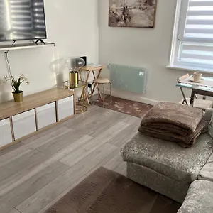 Spacious Stylish Croydon