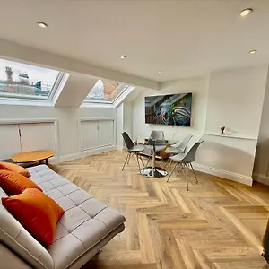 Central, Modern, Westfield, Close To Tube Station Apartment *