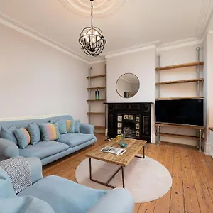 Vesto Three Bedroom Duplex In Clapham Apartment *