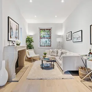 Luxurious 4 Bedroom In Kensington