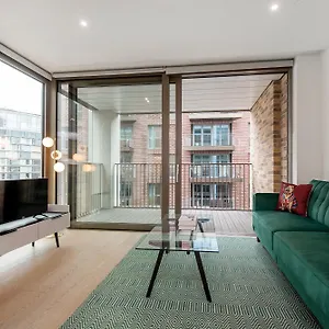 Lux And Large 2 Bed Battersea Power Station Apartment London