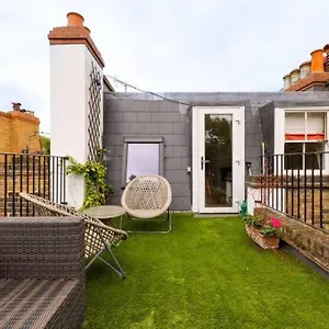 Cosy And Light Flat With A Roof Terrace In Chelsea Apartment *