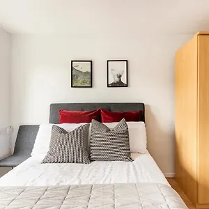 Guest house Double Bedroom At Kings Cross