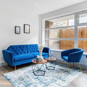 Modern Near Elizabeth Line Apartment