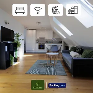 Apartment One Bedroom By Arhouse Short Lets & Serviced Kingston With Free Wifi