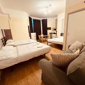Pensión Anwar House 2*