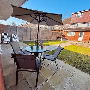 Garden 1-bed Flat 30min To Downtown & Free Parking Apartment *