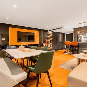 Apartment Upscale 3br W Balcony, 3min Railway Station London
