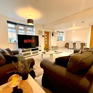 Beautiful 5 Bedroom House In *