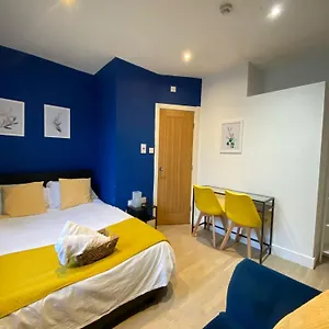 Elitestay Private En-suite Stratford Centre Bed & Breakfast