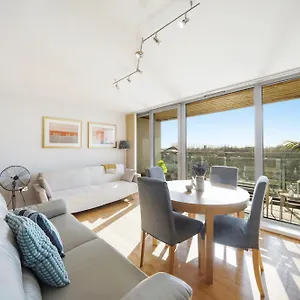 Riverside - 2 Bedroom & Free Parking Apartment *