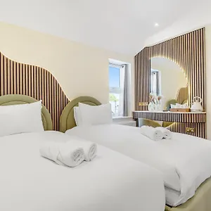 Star 3* London
