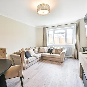 Newly Renovated Apartamento *