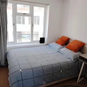 Newly Refurbished Flat By Euston London