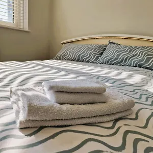 2 Bed Close To * London