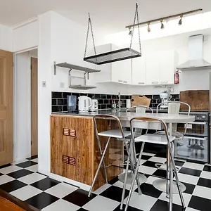 Apartment Guestready - Stylish Skyline Views, London