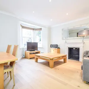 Chelsea Apartment *