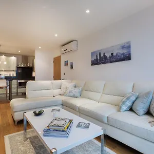 Veeve - Modernist Wharf Apartment *