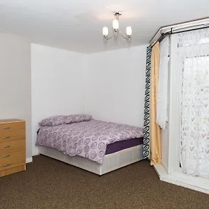Apartment Wyllen Close