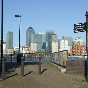 Surrey Quays Studio Apartment London