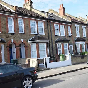 2 Bedroom Apartment, Fortescue Road * London