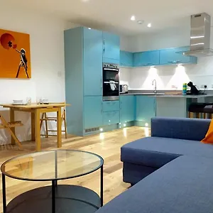 Kings Cross Apartment *