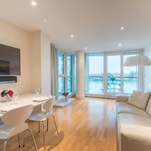Stunning Flat Overlooking The Thames Apartment *