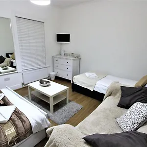 Guest house Leyton London
